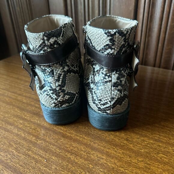 Snakeskin Pattern Ankle Boots with Brown Accents - Picture 4 of 6